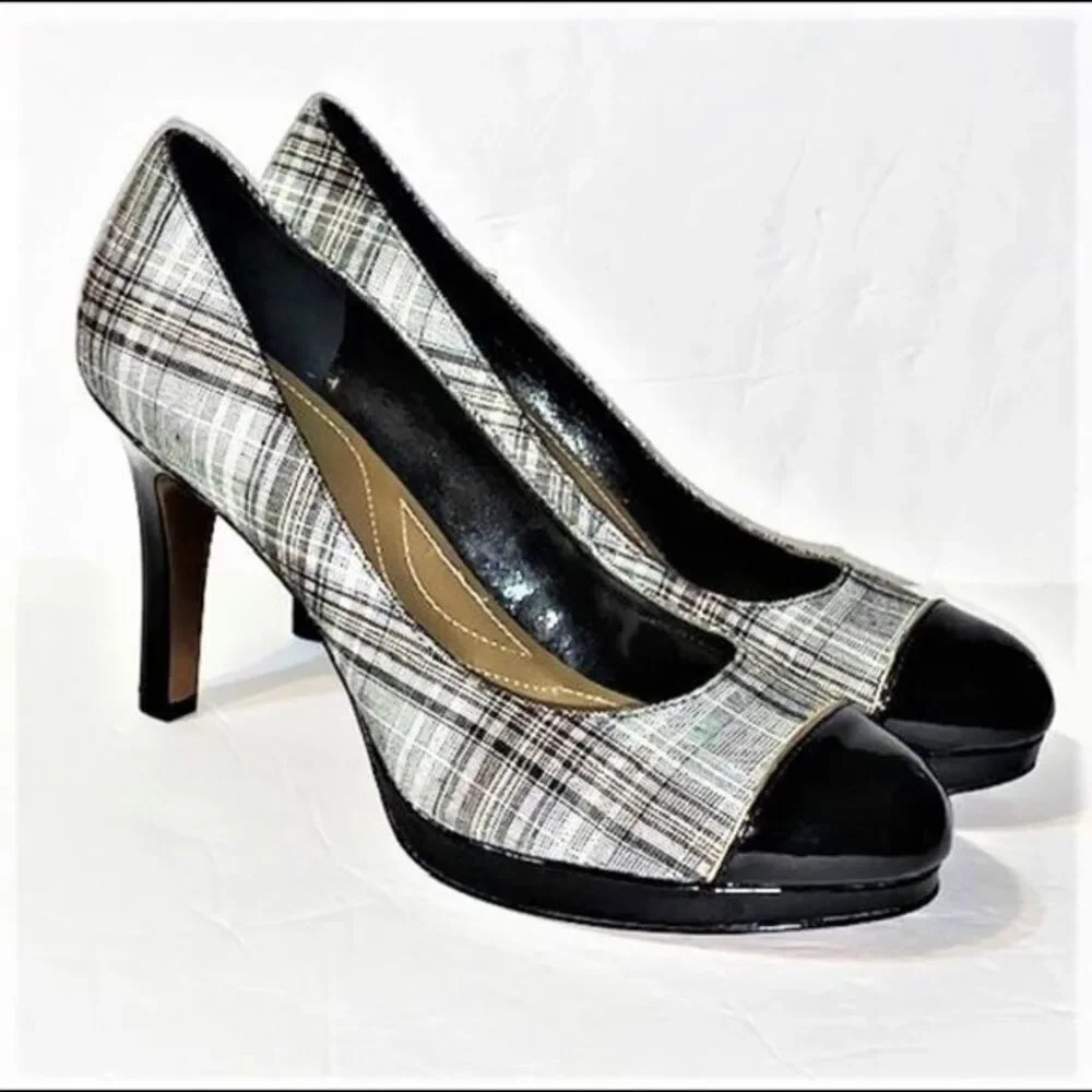Tahari Laurie plaid pumps